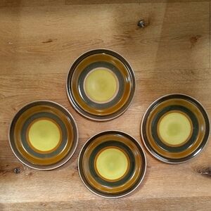 Style House Ceramic Dinnerware Set in Light Brown and Green with Retro Design 4